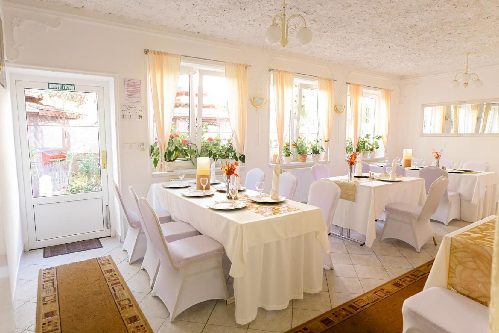 Penzion Romantik Dolná Streda Buitenkant foto